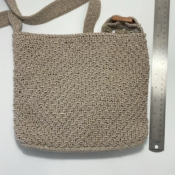Liz Claiborne Vintage woven shoulder crossbody taupe color bag. EUC - Picture 4 of 9